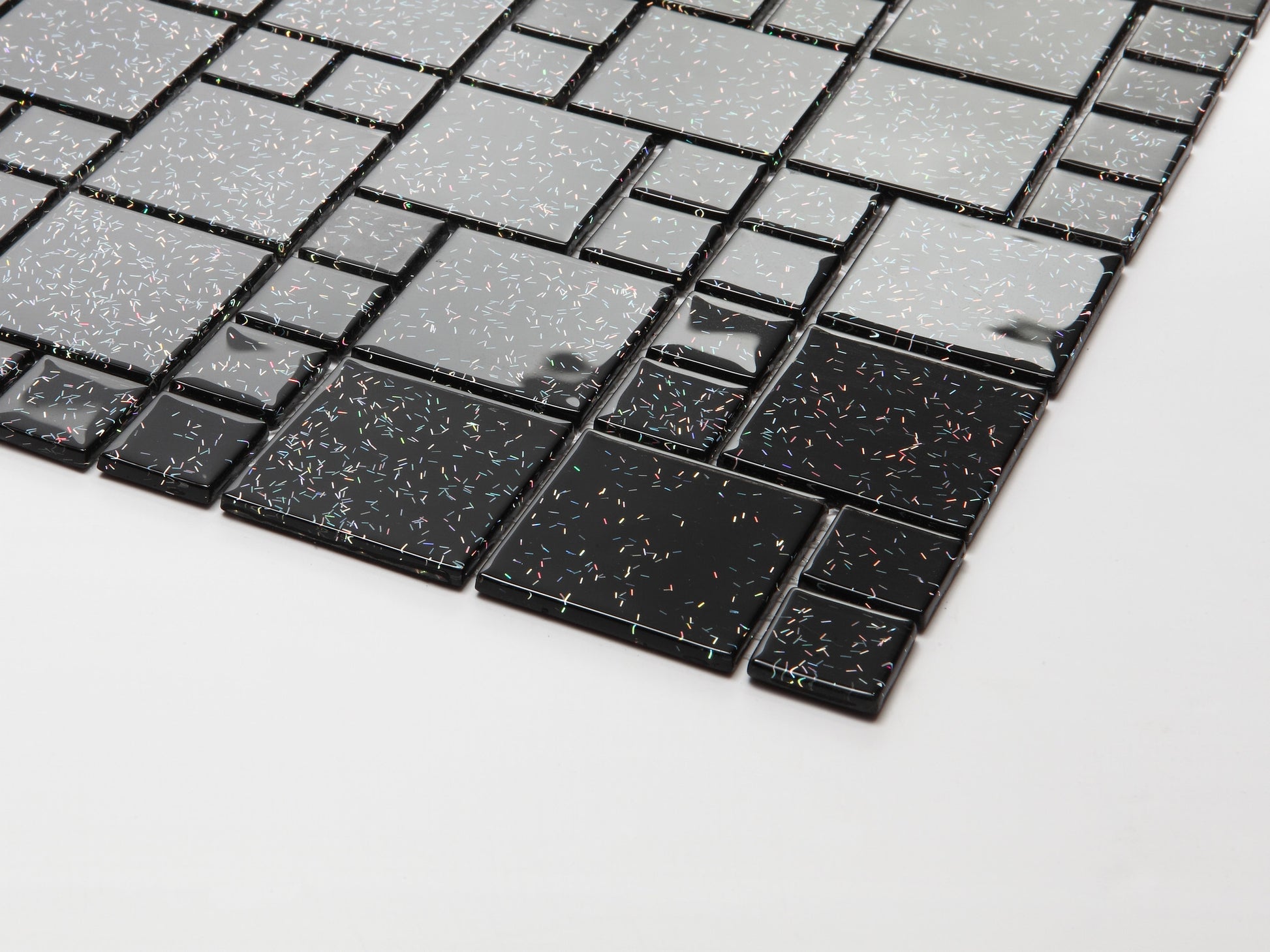 Glas Mosaik Fliesen Steine in Zwei Größen Schwarz mit Glitzer (MT0011 ) - Complement Fusion