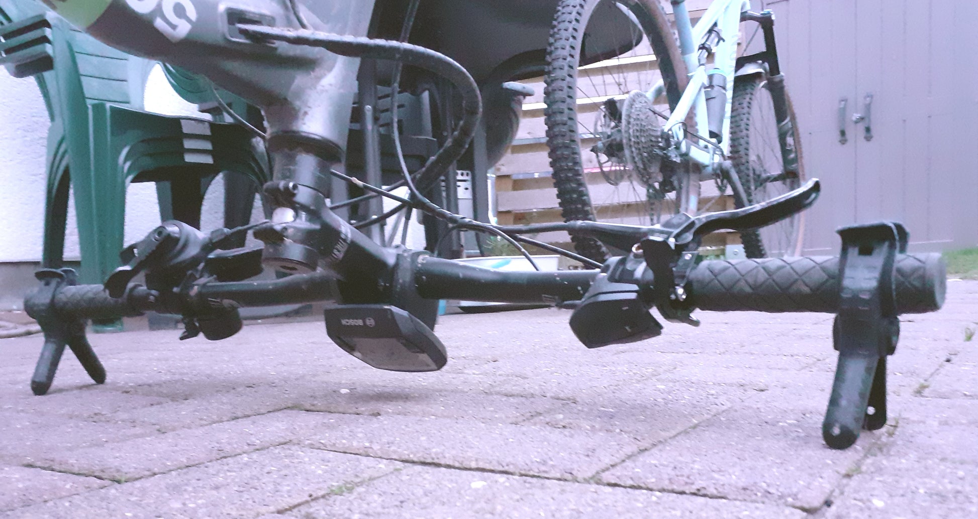 Fahrradreparatur leicht gemacht: Tragbarer Bike Jack für schnelle Reparaturen unterwegs! - Complement Fusion